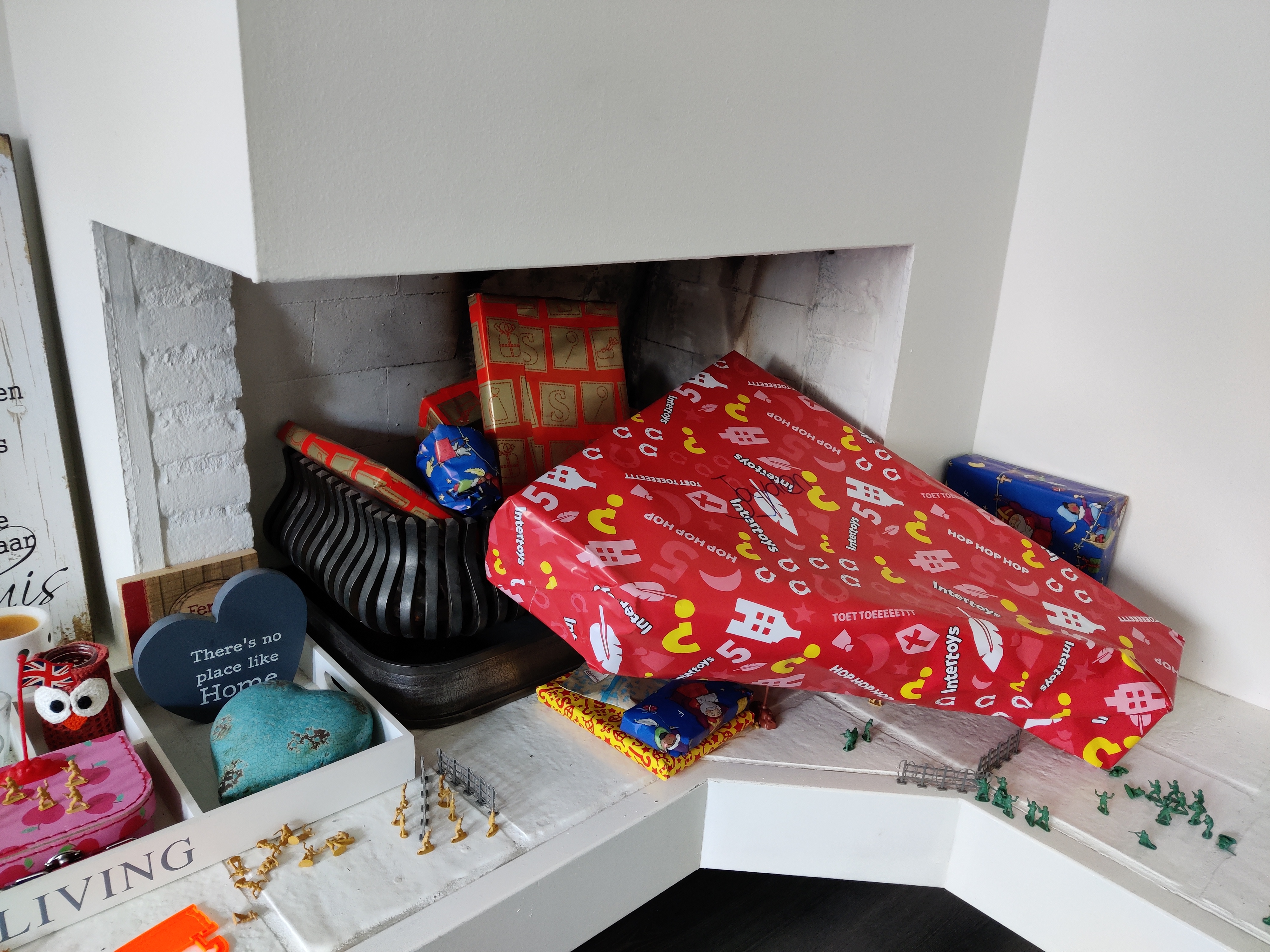 Schoorsteen met cadeaus -